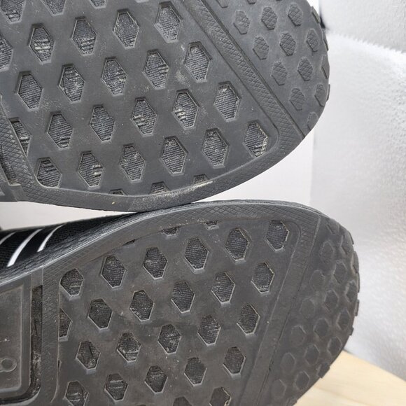 Adidas NMD R1 V2 Triple Black Running Casual Sneakers Shoes GZ1998 Mens 8.5 - Picture 9 of 10